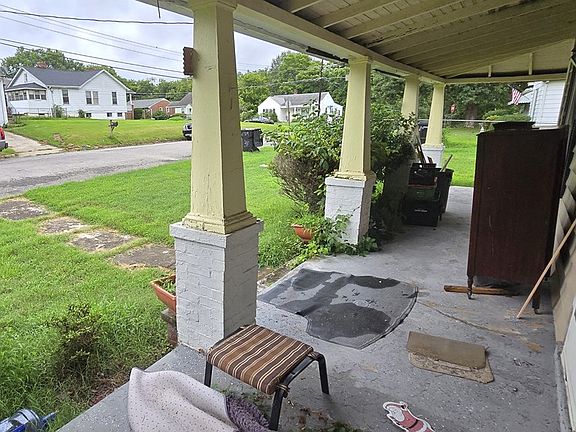 4th image of 1709 Glenn St