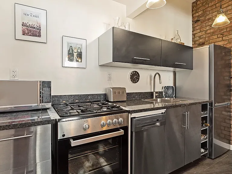 363 W 19th St #2R — Photo 4