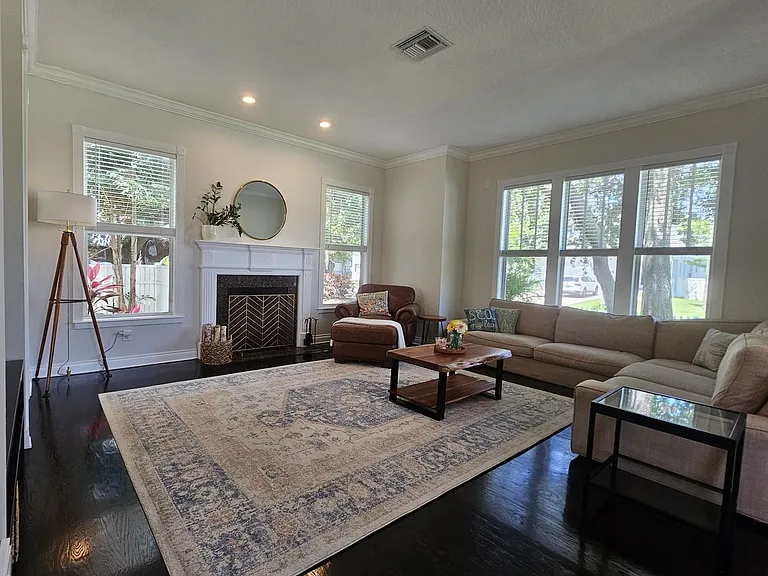7402 S De Soto St — Photo 10