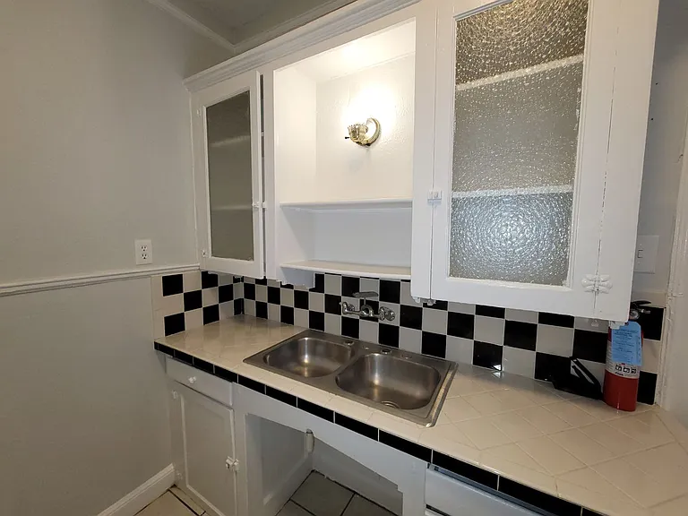 703 W French Pl — Photo 16