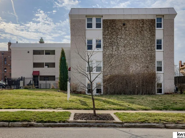 120 S 38th Ave APT 12, Omaha, NE 68131