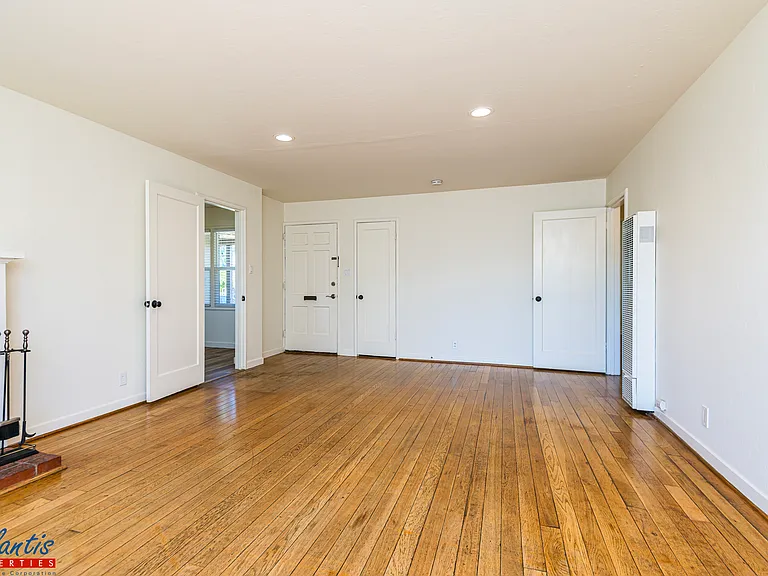 365 Macarthur Ave — Photo 3