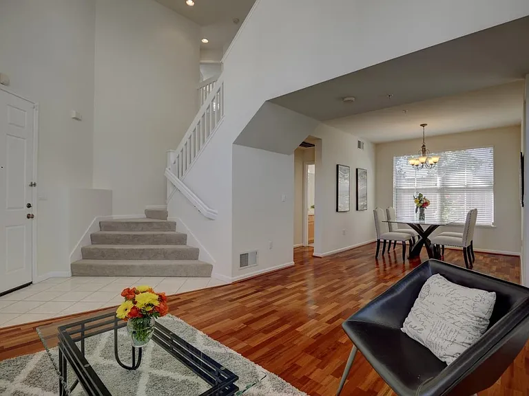 1567 Oak Point Ter — Photo 3
