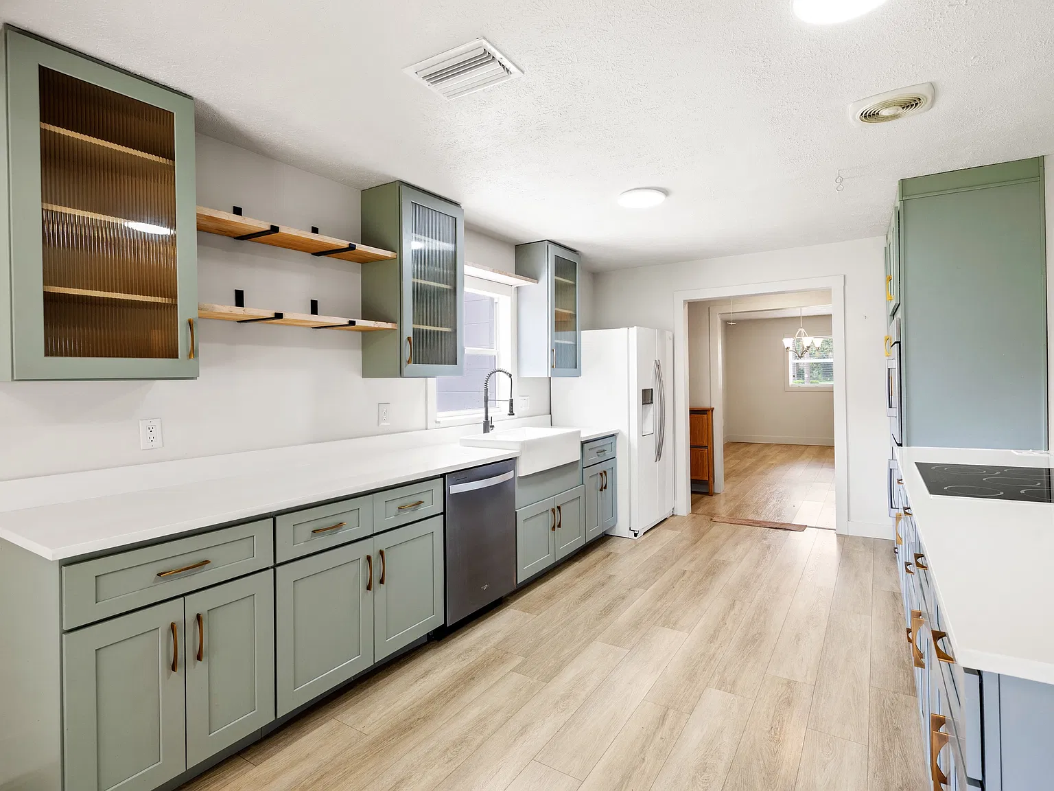 3 bed, 1853 sqft, $2,700 — Photo 3
