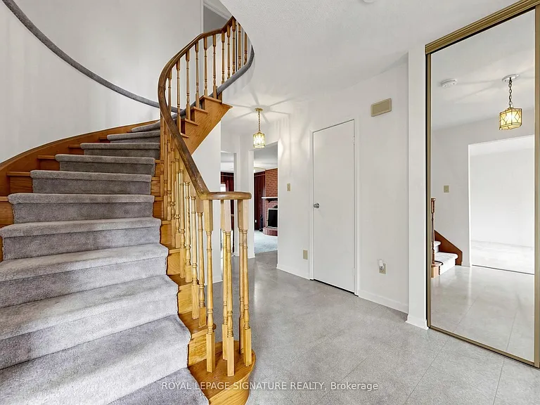 94 Howlett Ave — Photo 25