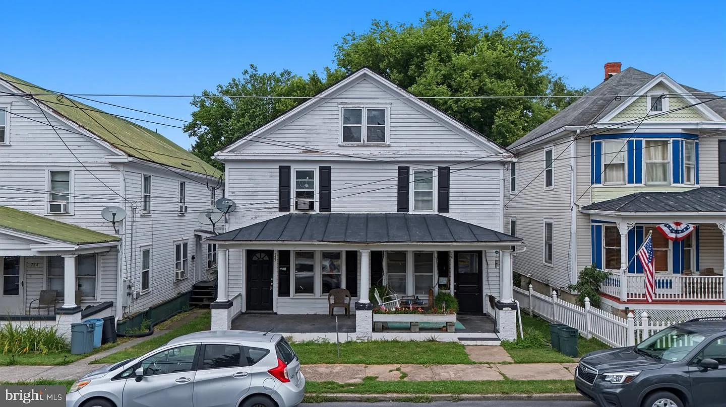 3 bed, 1.0 bath, 2460 sqft, $1,500 — Photo 3