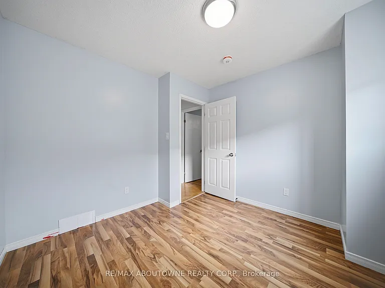 146 Bankside Dr N #UPPER — Photo 16