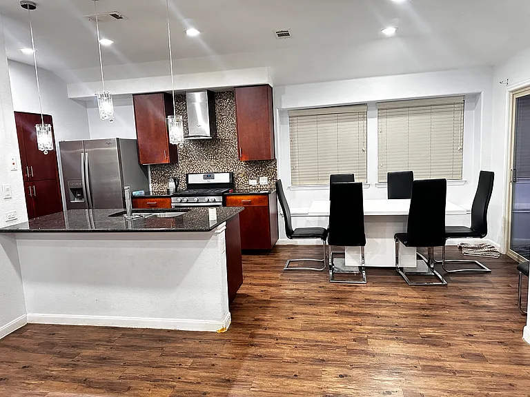344 Patricia Ln — Photo 11