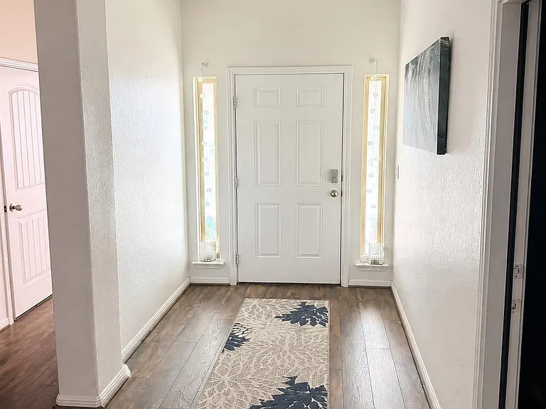 617 Cortona Ln — Photo 6