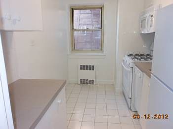 2nd image of 13524 Hoover Ave APT 4B