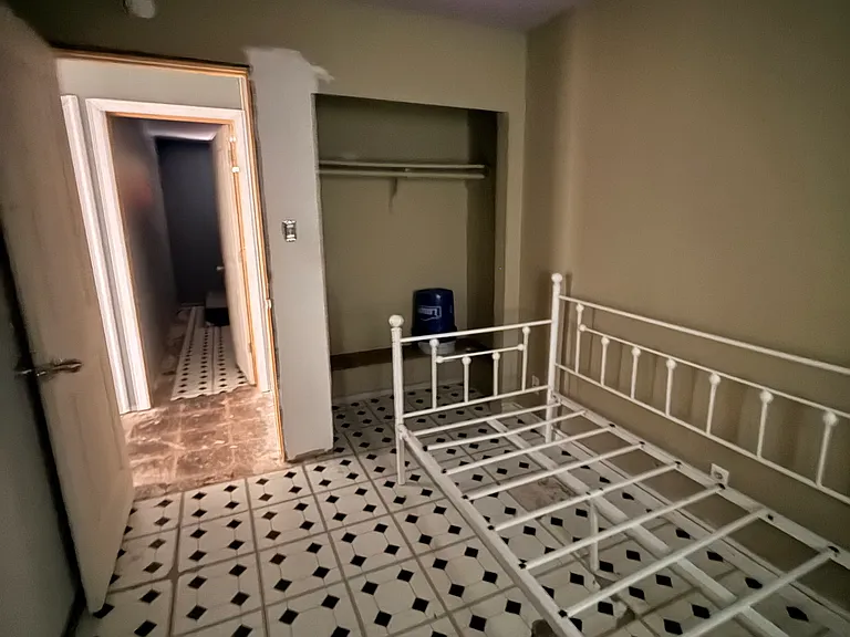 211 Estate Dr — Photo 5