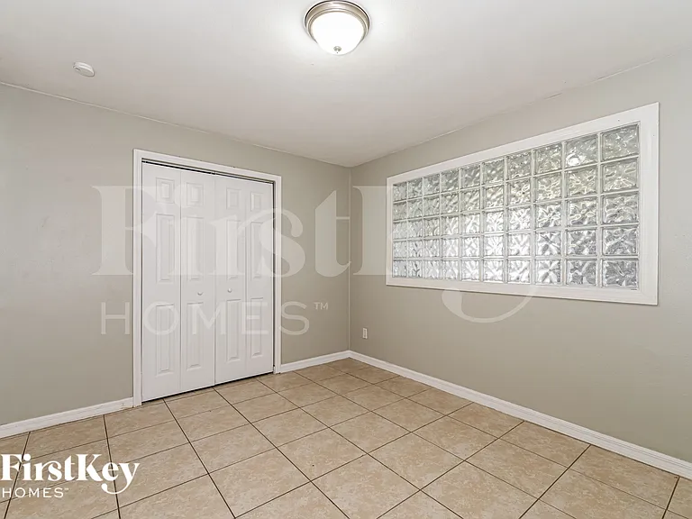 401 NE 15th Ave — Photo 16