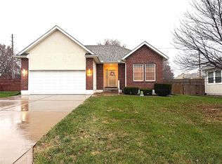 1112 SW Hoke Dr, Lees Summit, MO 64081