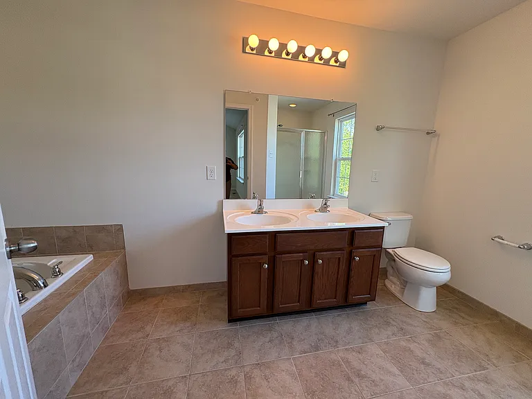 976 King Way — Photo 20