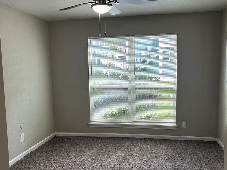 Henderson Grove Apartments — Photo 12