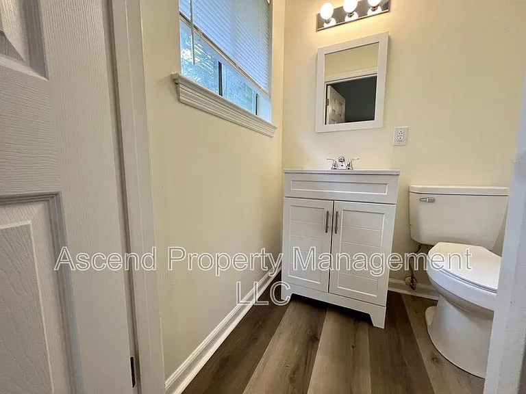 903 Valerie Ln — Photo 28