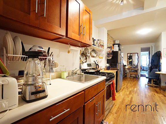 2nd image of 420 Melrose St #1A