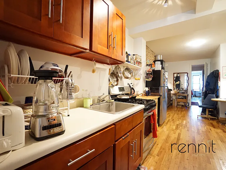 420 Melrose St #1R — Photo 2