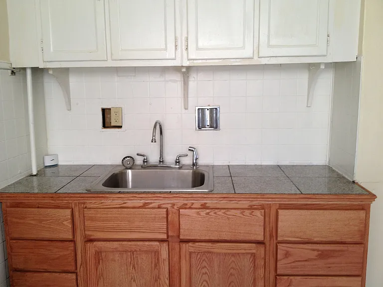 518 Locust St — Photo 8
