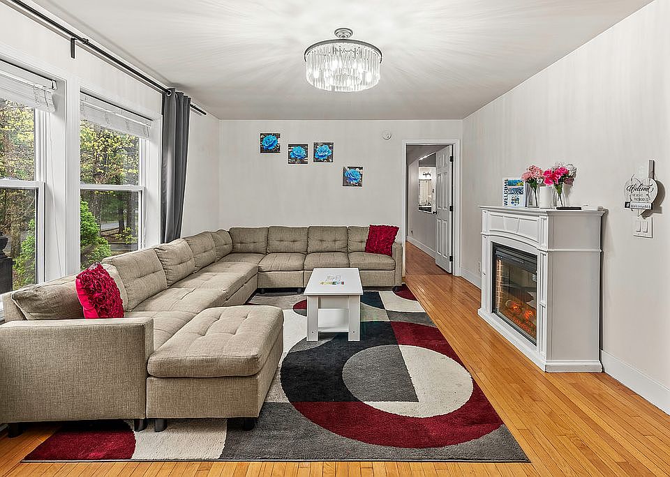 1st image of 168 Oak Pl