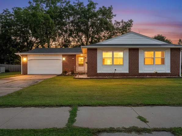 1235 E Murdock Ave, Oshkosh, WI 54901