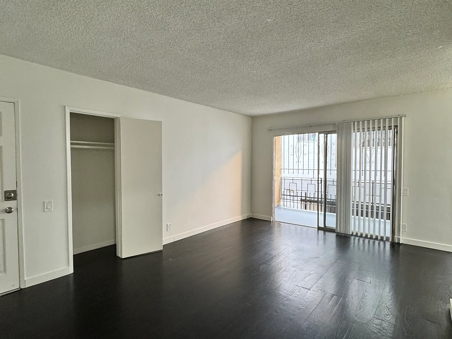 1 bed, 650 sqft, $2,050 — Photo 2