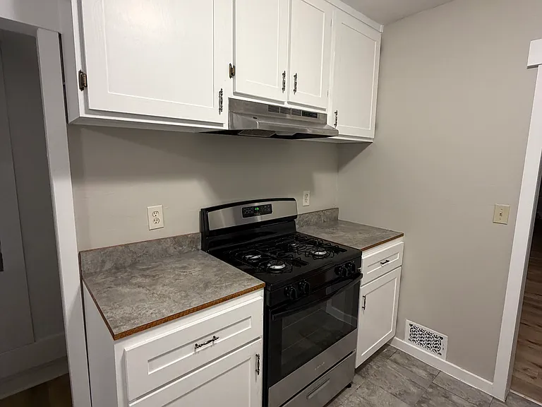 1211 SW Woodward Ave — Photo 3