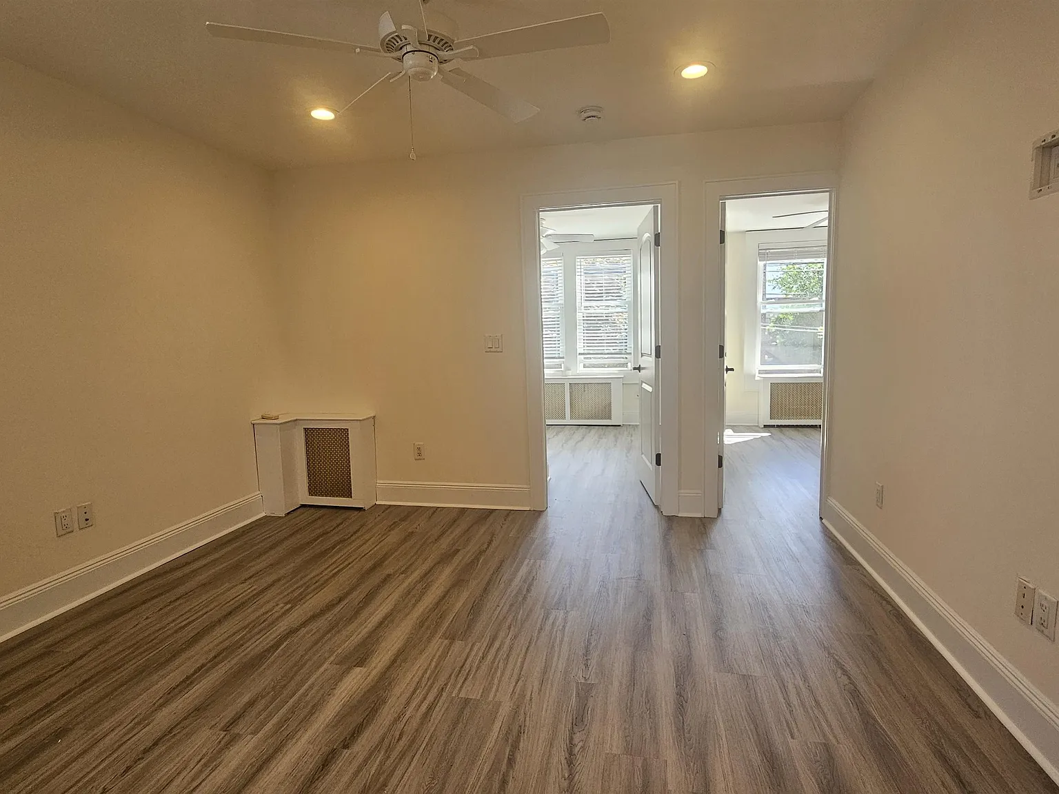 2 bed, 1.0 bath, 600 sqft, $2,500 — Photo 3