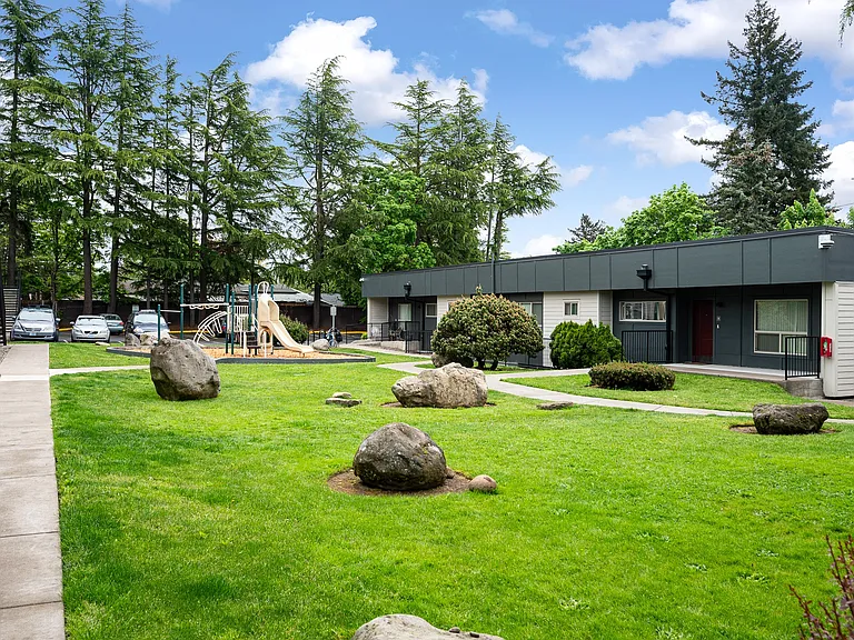 Spruce Park Apartments — Photo 27