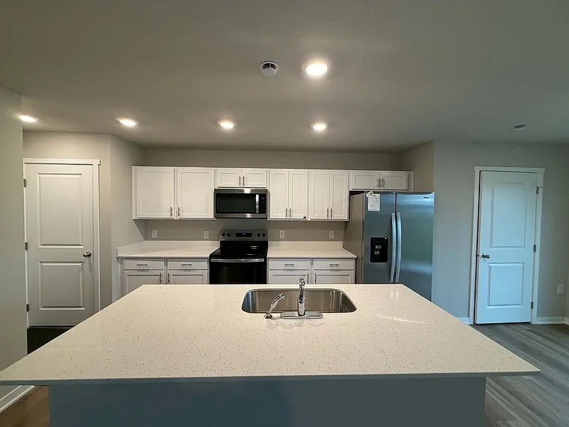 3 bed, 2.5 bath, 1511 sqft, $2,100 — Photo 4