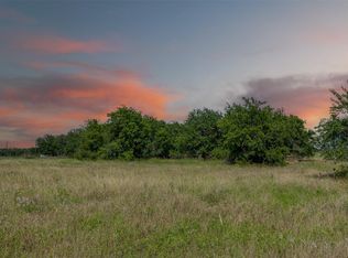 317 Memory Ln, Burton, TX 77835