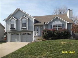 1304 NE Burgandy Ln, Lees Summit, MO 64086