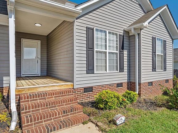 3rd image of 315 Fairdale Dr