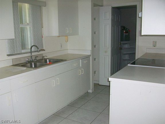 5th image of 220 Wanatah Ave