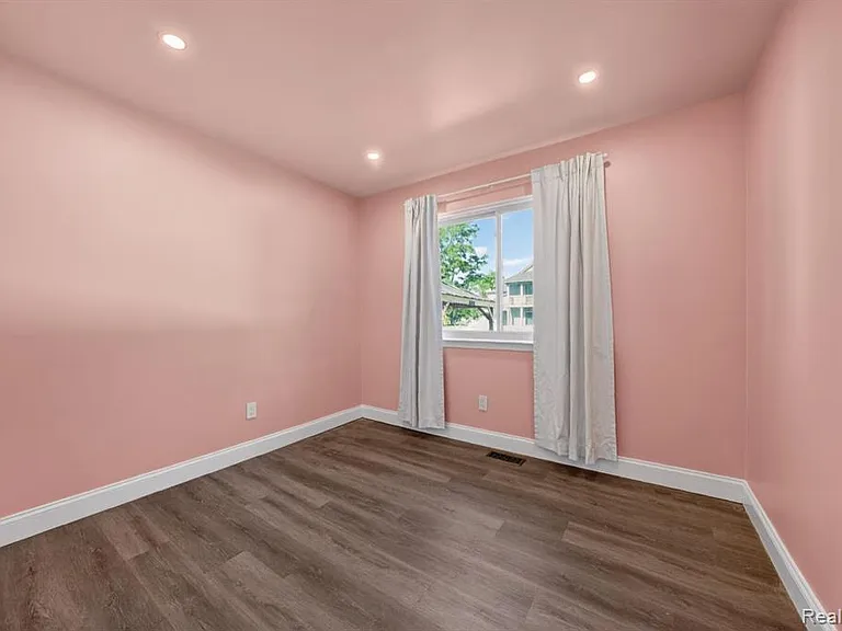 45925 Ashwood Ln — Photo 16