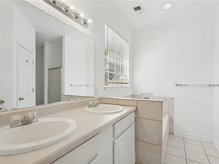 2596 Bates St SE — Photo 23