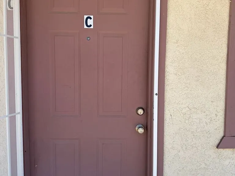 512 W Atkins Ave — Photo 1