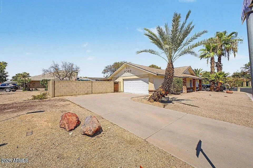 3 bed, 2.0 bath, 1443 sqft, $1,895 — Photo 2