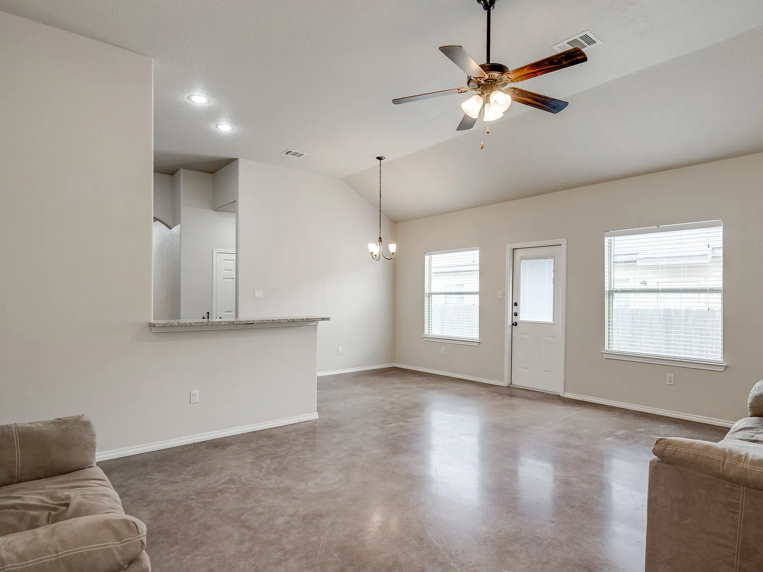 3 bed, 1369 sqft, $1,400 — Photo 4