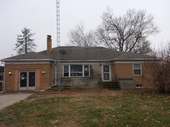 102 W Center St, Le Roy, IL 61752