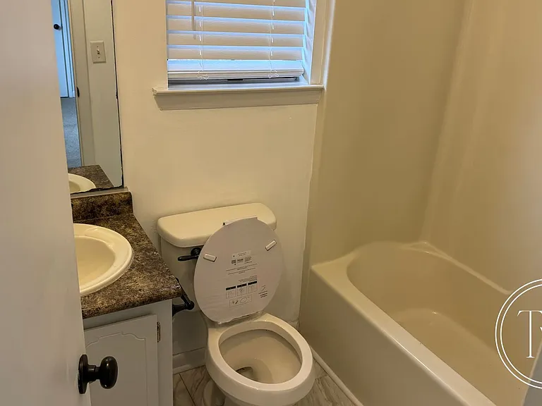 806 W Oxford Ln — Photo 5