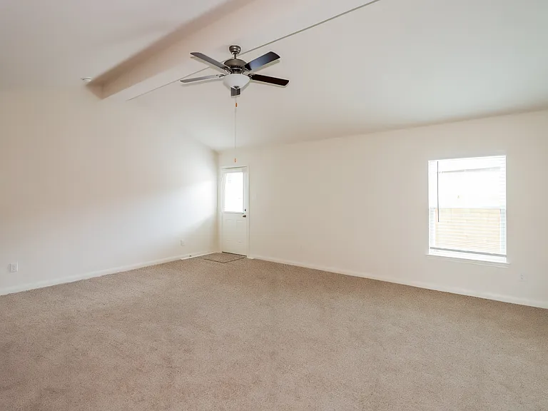 26828 Steinbeck Dr — Photo 2