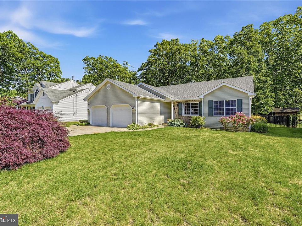 1st image of 961 Buccaneer Ln