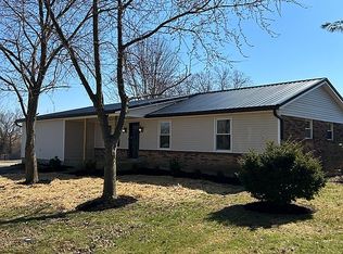 1900 Lovers Ln, Paris, KY 40361