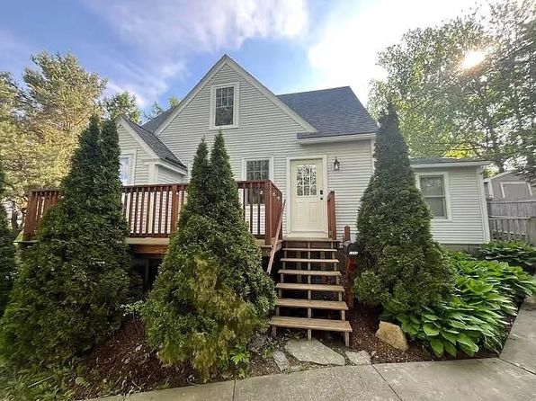 289 Malletts Bay Ave #B