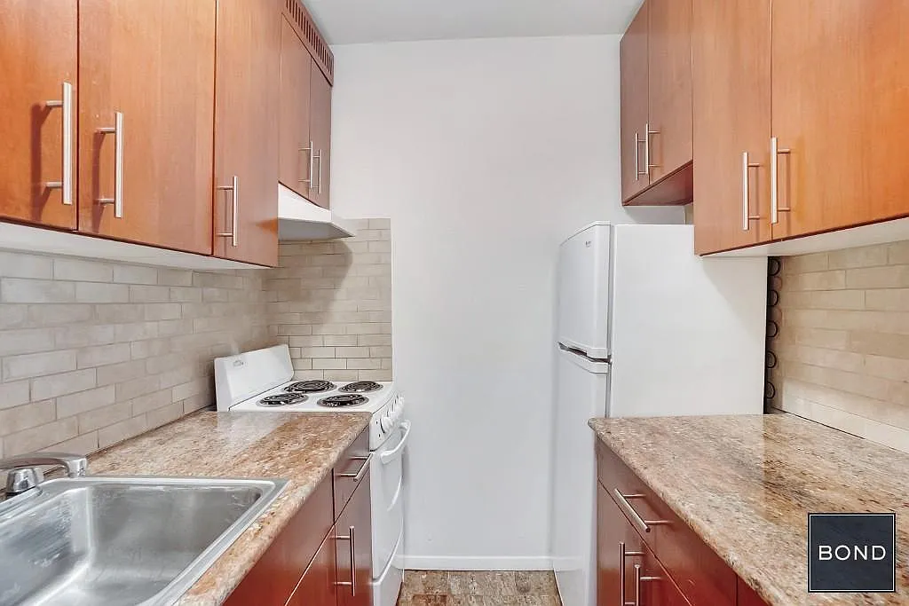 207 E 27th St — Photo 3