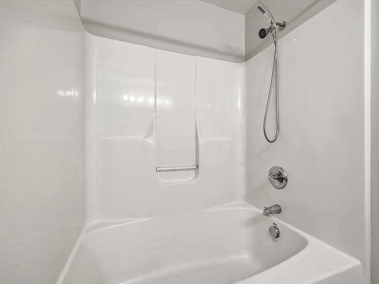 404 Springwood Dr — Photo 21