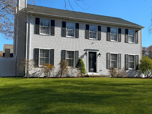 2nd image of 109 Foxhollow Drive