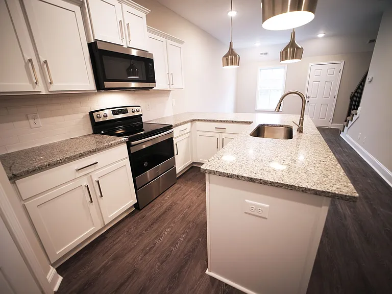 220 Drayton Dr — Photo 9