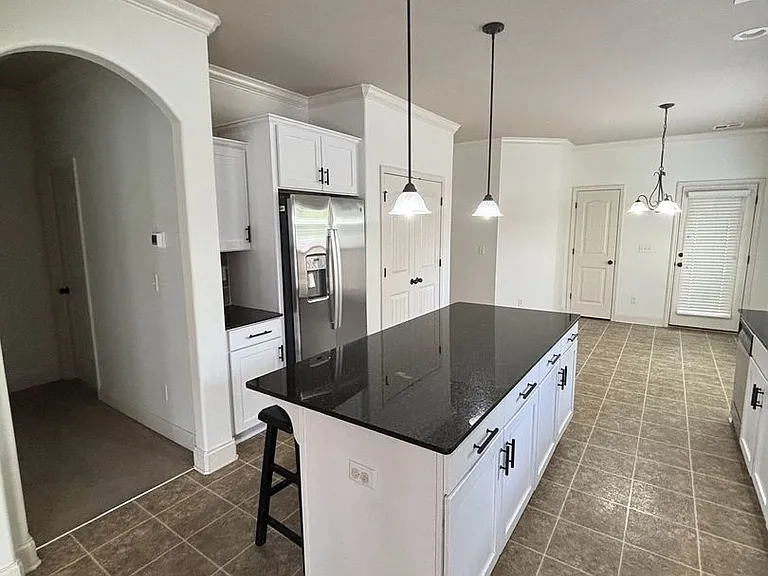 182 Sharpe St — Photo 9